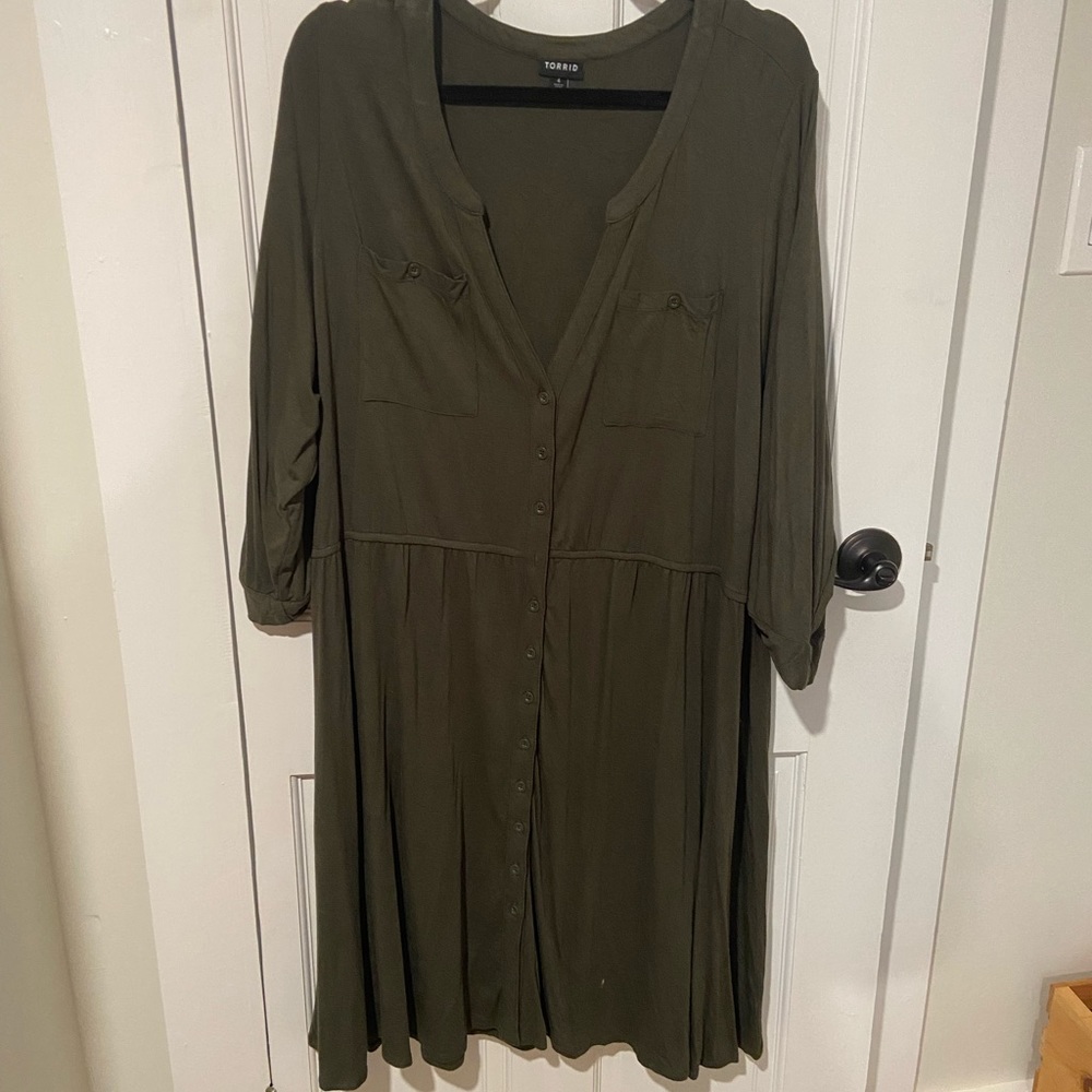 4X green dress with buttons